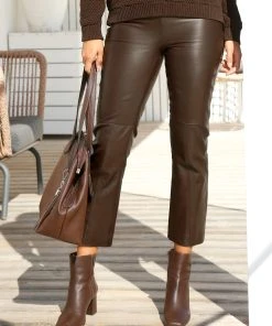 Amy Vermont Lederhose In Dunkelbraun -Stockerpoint Verkaufsgeschäft amy vermont lederhose in dunkelbraun 3 scaled