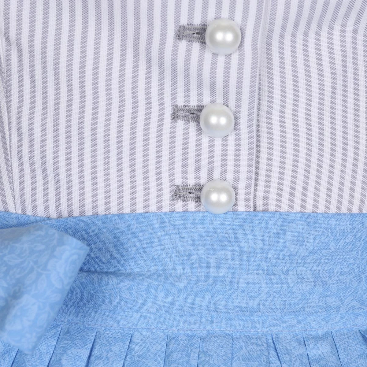 Apple Of My Eye Midi Dirndl In Grau 6 Apple Of My Eye Midi Dirndl In Grau – Bild 4