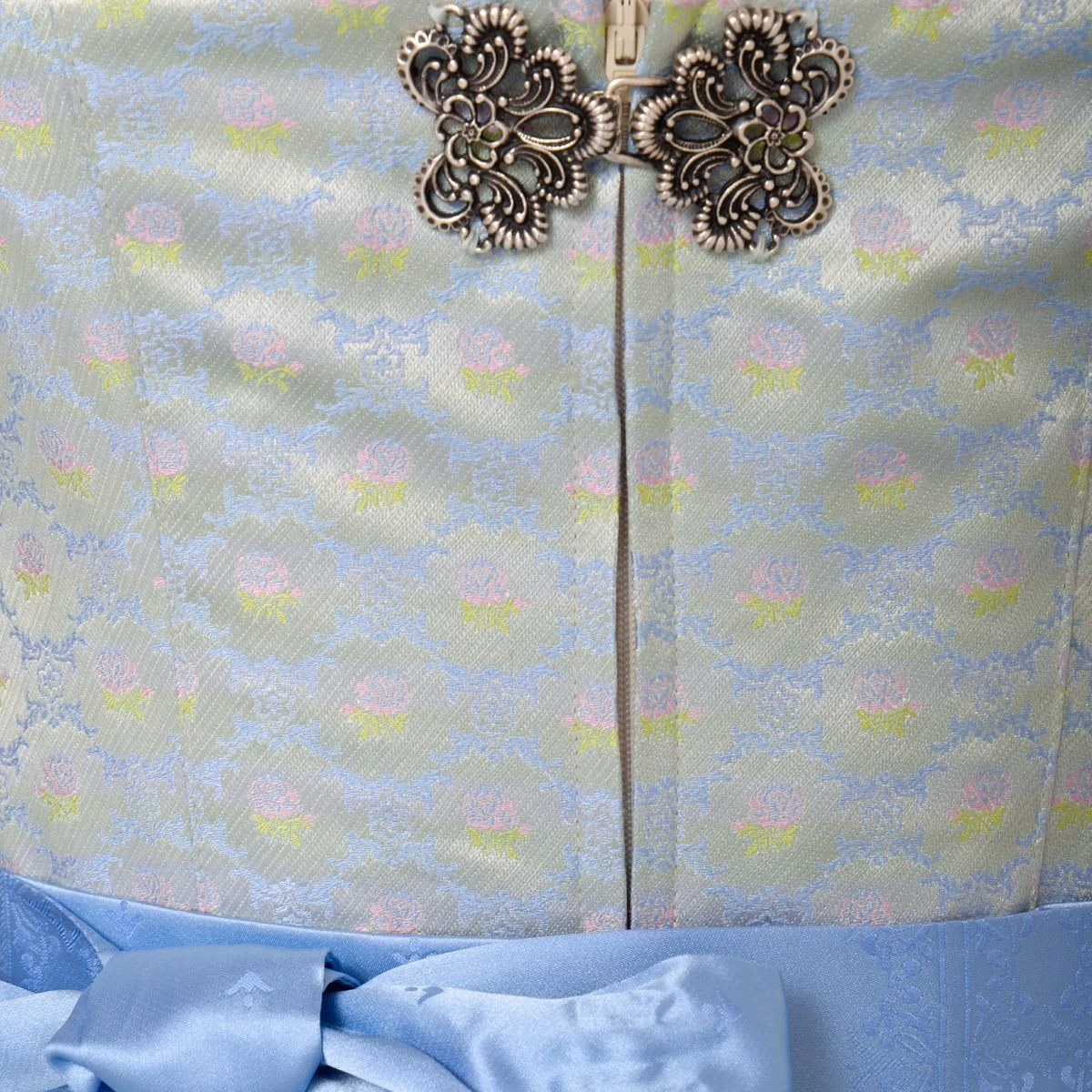 Apple Of My Eye Midi Dirndl In Hellblau 5 Apple Of My Eye Midi Dirndl In Hellblau – Bild 3