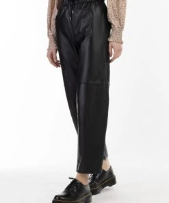 DreiMaster Vintage Lederhose In Schwarz -Stockerpoint Verkaufsgeschäft dreimaster vintage lederhose in schwarz 2 scaled