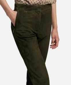 Fadenmeister Berlin Lederhose Leather In Dunkeloliv -Stockerpoint Verkaufsgeschäft fadenmeister berlin lederhose leather in dunkeloliv 4 scaled