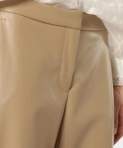 Ipuri Hose In Taupe 8 Ipuri Hose In Taupe -Stockerpoint Verkaufsgeschäft ipuri hose in taupe 2 scaled