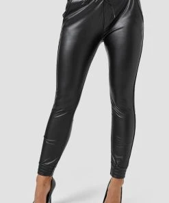 Newplay Leder Optik Stretch Hose Beschichtet Coated Jogger Pants Gefüttert In Schwarz