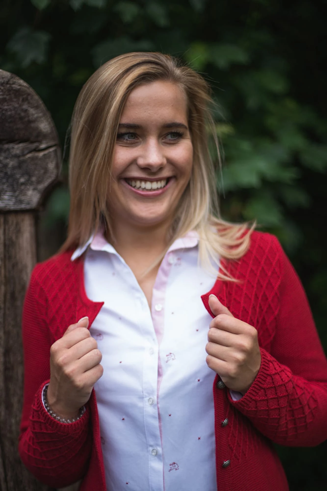 OS-Trachten Trachtenbluse Ajone In Mittelrot 5 OS-Trachten Trachtenbluse Ajone In Mittelrot – Bild 3