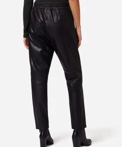 RICANO Lederhose Carillo In Schwarz -Stockerpoint Verkaufsgeschäft ricano lederhose carillo in schwarz 2 scaled