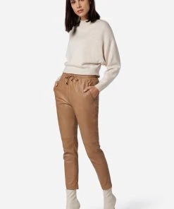 RICANO Lederhose Carillo In Taupe 9 RICANO Lederhose Carillo In Taupe -Stockerpoint Verkaufsgeschäft ricano lederhose carillo in taupe 1 scaled