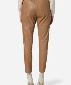RICANO Lederhose Carillo In Taupe 10 RICANO Lederhose Carillo In Taupe -Stockerpoint Verkaufsgeschäft ricano lederhose carillo in taupe 2 scaled