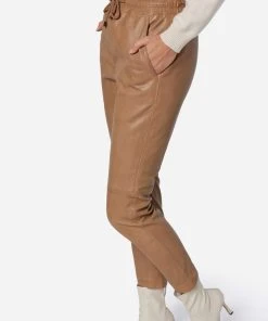 RICANO Lederhose Carillo In Taupe 11 RICANO Lederhose Carillo In Taupe -Stockerpoint Verkaufsgeschäft ricano lederhose carillo in taupe 3 scaled