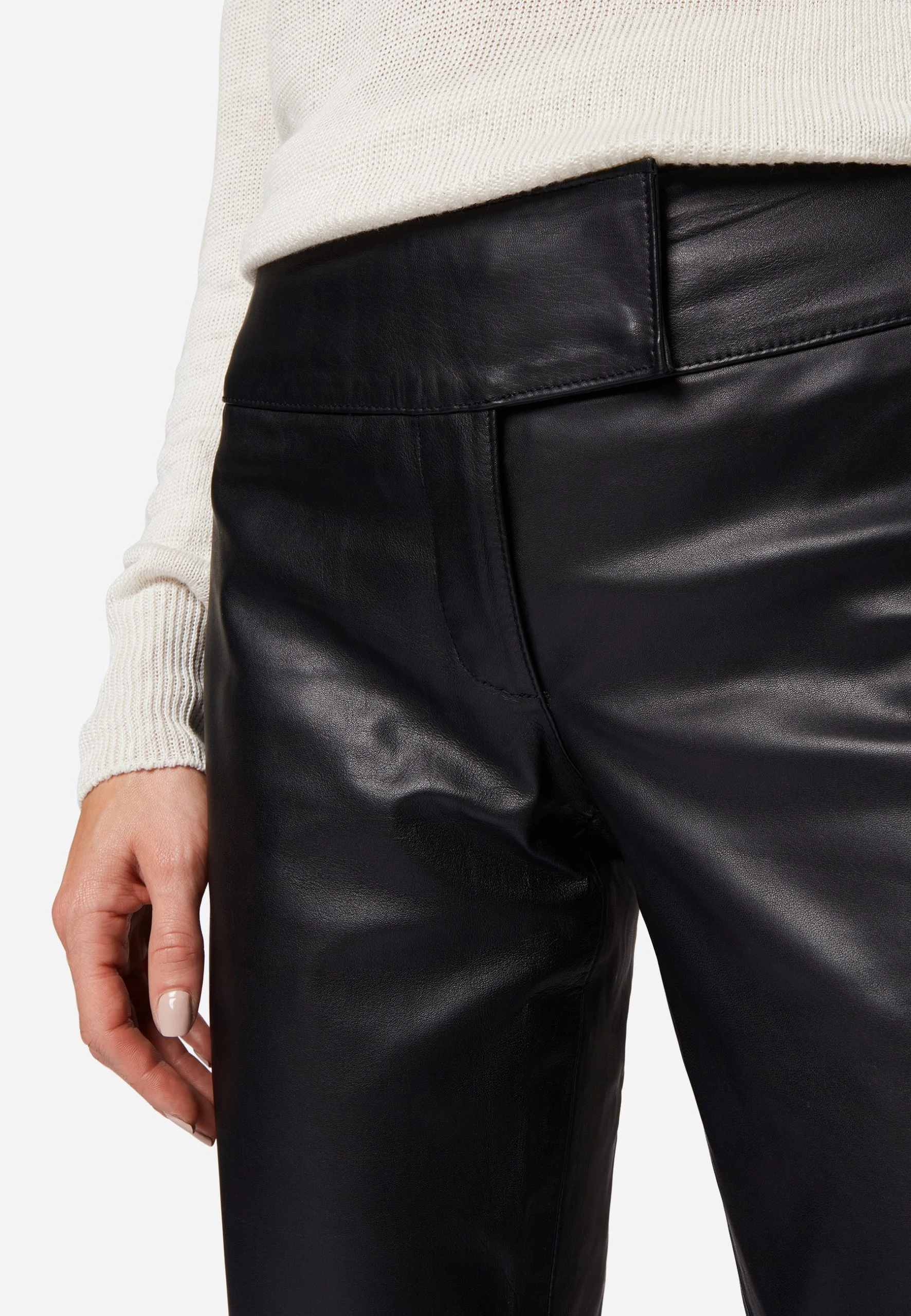 RICANO Lederhose Low Cut In Schwarz 7 RICANO Lederhose Low Cut In Schwarz – Bild 5