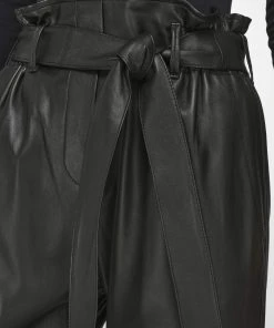 St. Emile Lederhose Leather In Schwarz -Stockerpoint Verkaufsgeschäft st emile lederhose leather in schwarz 4 scaled
