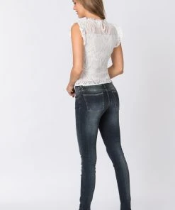 Stockerpoint Bluse "Bea" In Weiss 10 Stockerpoint Bluse "Bea" In Weiss -Stockerpoint Verkaufsgeschäft stockerpoint bluse bea in weiss 8 scaled