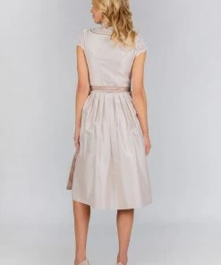 Stockerpoint Langes Dirndl "Loretta" In Taupe 9 Stockerpoint Langes Dirndl "Loretta" In Taupe -Stockerpoint Verkaufsgeschäft stockerpoint langes dirndl loretta in taupe 2 scaled