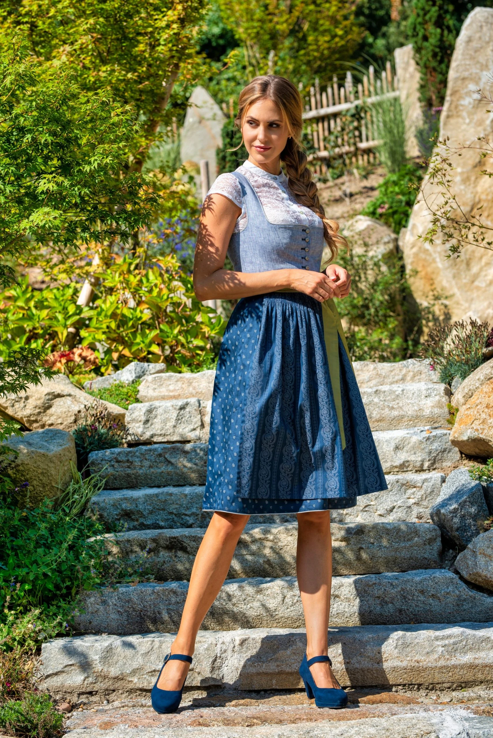Stockerpoint Midi Dirndl "Eleen" In Dunkelblau 4 Stockerpoint Midi Dirndl "Eleen" In Dunkelblau – Bild 2