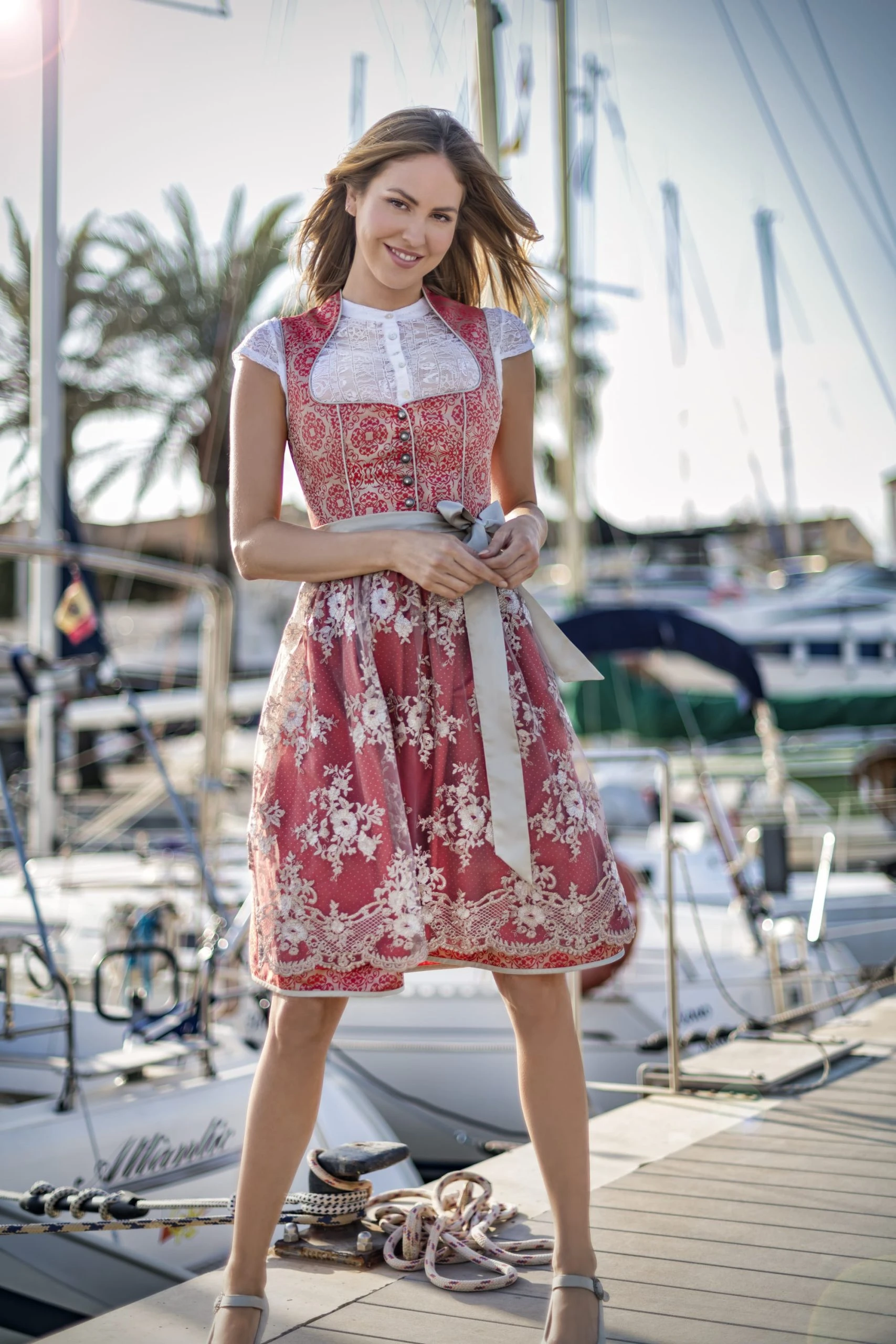 Stockerpoint Midi Dirndl "Odina" In Rot 9 Stockerpoint Midi Dirndl "Odina" In Rot – Bild 7