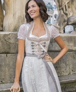 Stockerpoint Midi Dirndl "Xenia" In Creme 15 Stockerpoint Midi Dirndl "Xenia" In Creme -Stockerpoint Verkaufsgeschäft stockerpoint midi dirndl xenia in creme 6 scaled