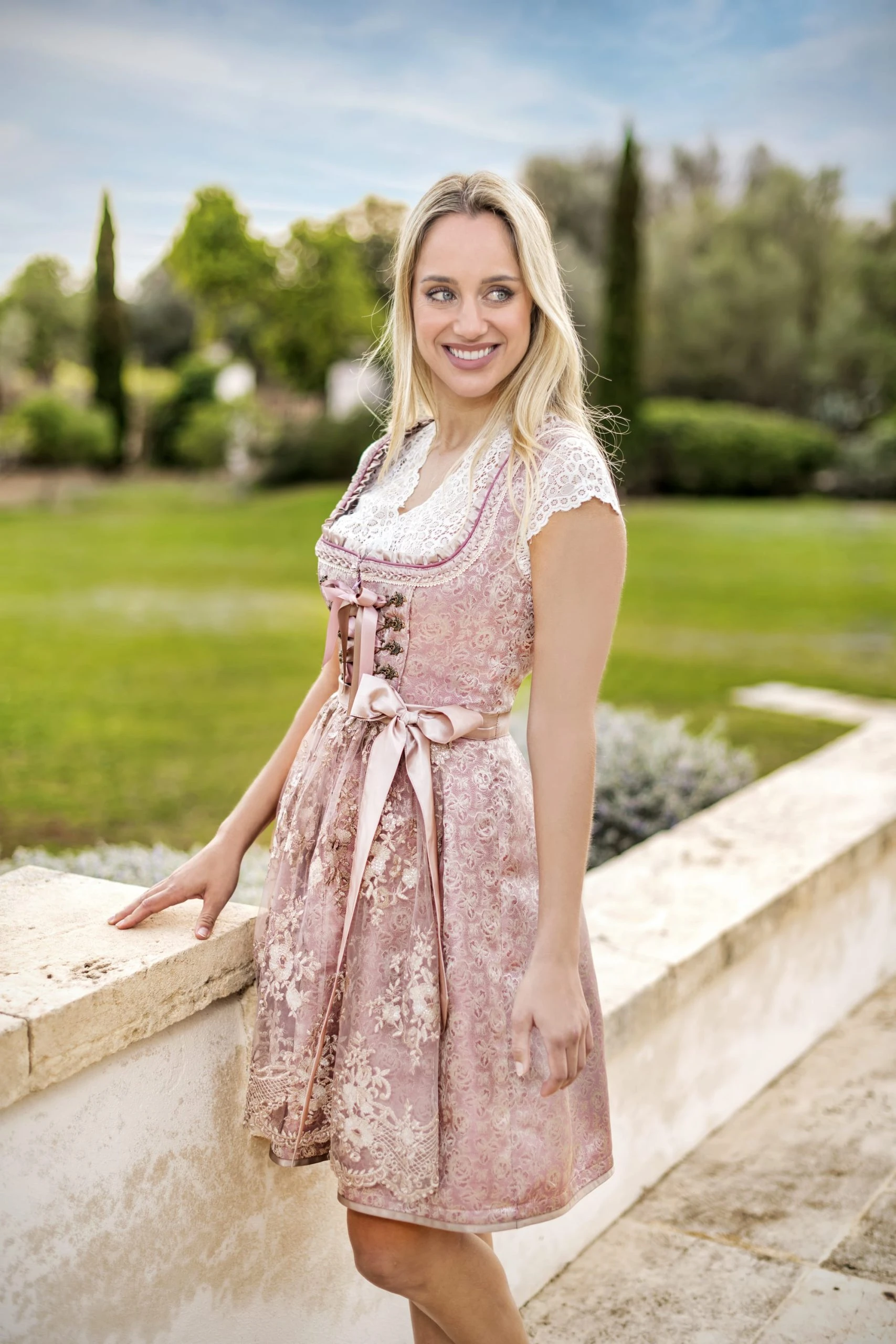 Stockerpoint Mini Dirndl "Noelia" In Altrosa 9 Stockerpoint Mini Dirndl "Noelia" In Altrosa – Bild 7