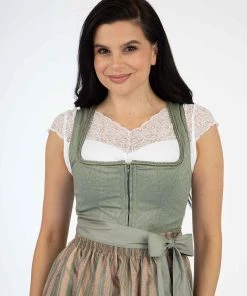 Turi Landhaus Dirndl In Grün -Stockerpoint Verkaufsgeschäft turi landhaus dirndl in grun 2